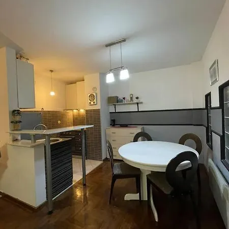 2br In The Center Perfect For Extended