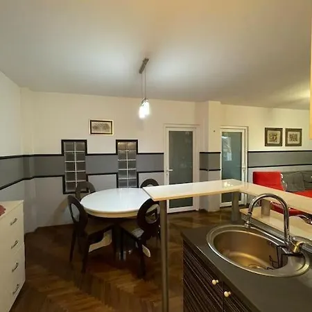 2br In The Center Perfect For Extended